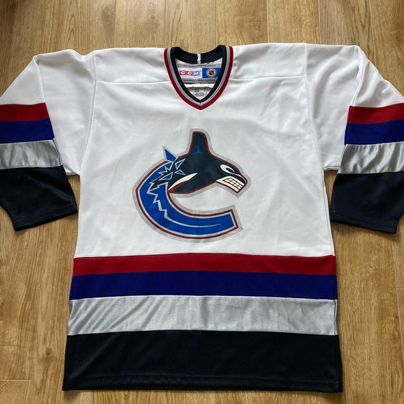 NHL CCM "Vancouver Canucks" White Orca Men's Hockey Jersey - Picture 3 of 8